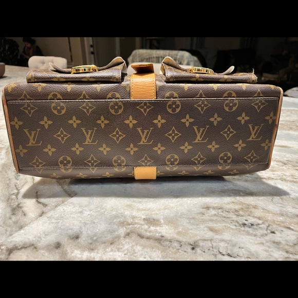 Authentic Louis Vuitton Monogram Manhattan PM Bag - Picture 6 of 16